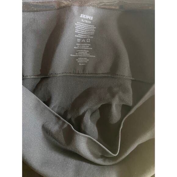 SKIMS Sculpting High Waist Mid-Thigh Shorts Black Shapewear Size XL - Picture 4 of 4